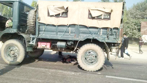 सेनाको गाडीले ठक्कर दिँदा मोटरसाइकल चालकको मृत्यु