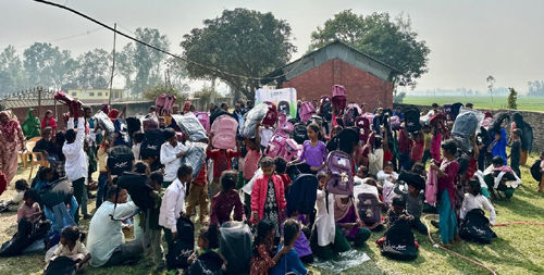 विपन्न विद्यार्थीहरुलाई झोला तथा स्टेशनरी वितरण 