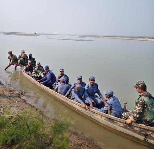 सप्तरीमा निर्वाचन सुरक्षा कडा बनाईदै, चारैततिर कोशीको भंगालोले घेरिएको गोबरगाढामा संयुक्त सुरक्षाकर्मीको निगरानी 