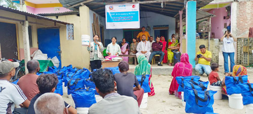 सबल नेपालद्वारा बाढी प्रभावित समुदायलाई हाईजिन किटसहित विभिन्न सहयोग प्रदान गरिदै