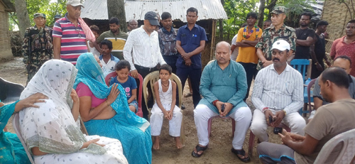 मुख्यमन्त्री सिंहले मृतक परिवारसँग भेटघाट गरि घटना बारे लिए बिस्तृत जानकारी