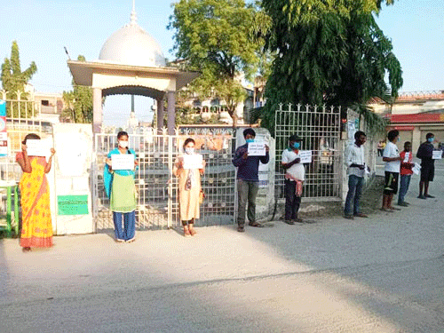 महिला हिंसा बिरुद्ध युवाहरुद्वारा प्रदर्शन