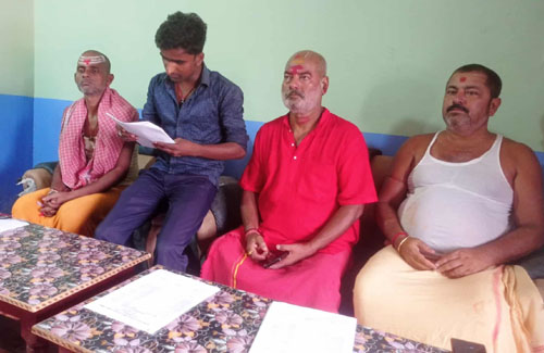 दशैका लागि छिन्नमस्ता मन्दिरलाई सिंगारिदै