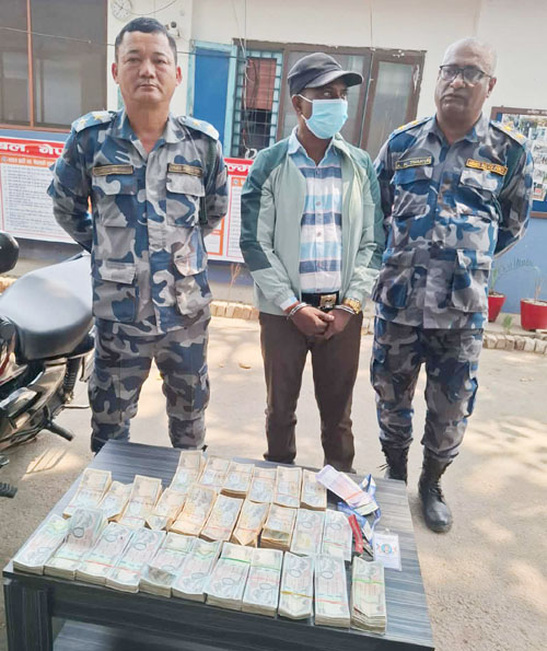 श्रोत नखुलेको २० लाख नेपाली रुपैयाँसहित एक पक्राउ 