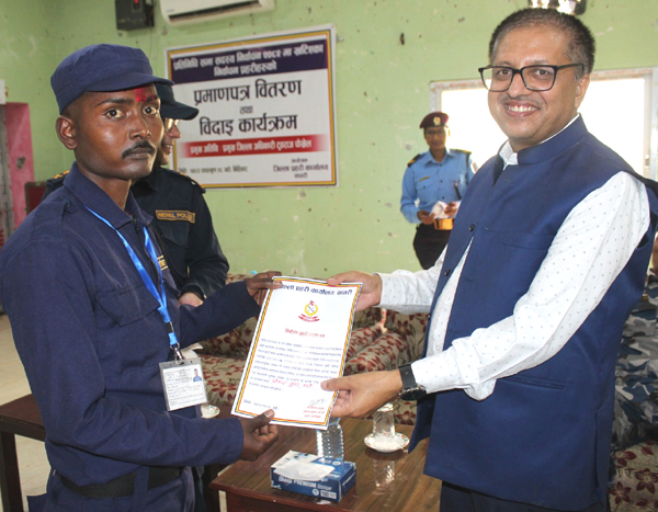 निर्वाचन प्रहरीलाई प्रमाण पत्र प्रदानसहित बिदाई