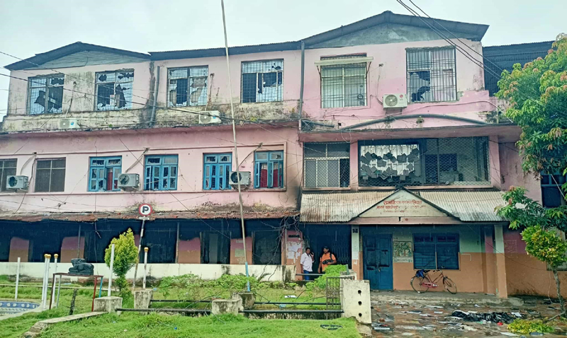 राजविराज नगरपालिका कार्यालयमा ३० करोड भन्दा बढीको क्षति, ११ लाख नगदसहित तीस वटा सवारीसाधन जलेर नष्ट