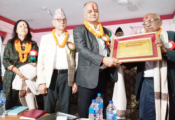 काशीराज–गंगादेवी स्मृति पुरस्कारबाट वरिष्ठ कानुन व्यवसायी सिंह सम्मानित