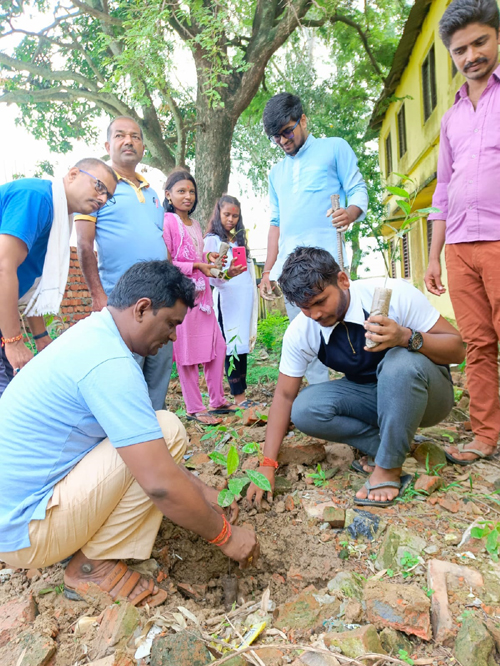 युवा दिवसमा तिलाठीमा वृक्षारोपण