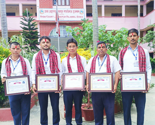 उच्च अदालतका पाँच कर्मचारी सम्मानित