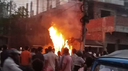 बोतलमा राखेर बेचिने पेट्रोलका कारण पसलै खरानी