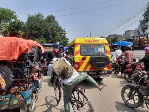 ट्राफिक व्यवस्थापन नहुँदा नगर अस्तव्यस्त 