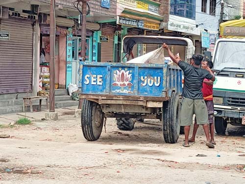 योजना अधिकृत सहितका ब्यक्तीले गल्ती स्विकारेपछी सरसफाईकर्मी काममा फर्के