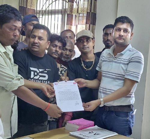 यातायात मजदुरद्वारा प्रजिअलाई ज्ञापन,  कर्मचारीहरुको आन्दोलन स्थगित 