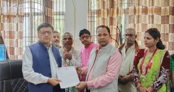 कार्यकारी राष्ट्रपति प्रणाली सहित २८ बुदे माग गर्दै जसपा नेपालले पठायो प्रधानमन्त्रीलाई ज्ञापनपत्र