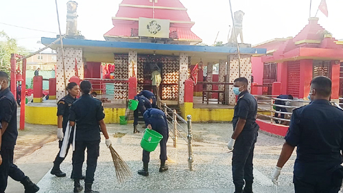 मन्दिर तथा जलाशयको सरसफाई गर्दै मनाइए प्रहरी दिवस
