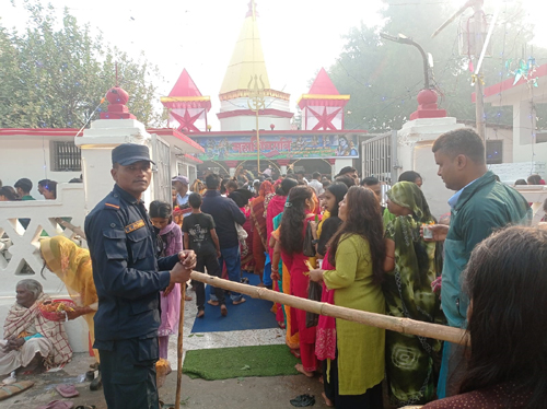 शिव मन्दिरहरुमा दर्शनार्थीहरुको घुईचो