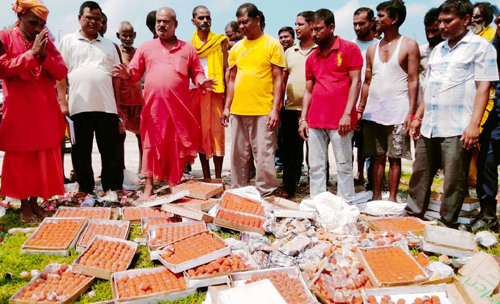 मन्दिर समितिद्वारा विषादीयुक्त सय किलो मिठाइ नष्ट