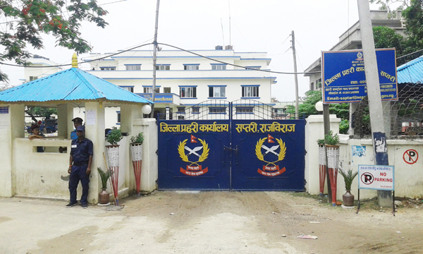 प्रहरी टोलीमाथी तस्करको समूहद्वारा आक्रमण 