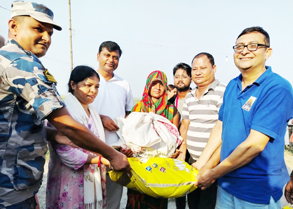 बाढी प्रभावित ७० परिवारलाई राहत वितरण