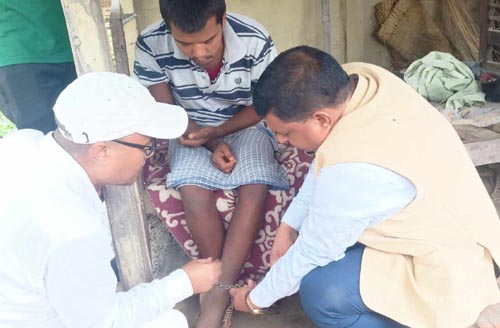 पाँच वर्षदेखी सिक्रिले बाँधेर राखिएका युवकको उपचारका लागि गरियो उद्दार 