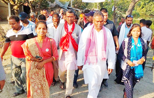 कामहरुको सूची बोकेर उपेन्द्र जान्छन् घरदैलोमा