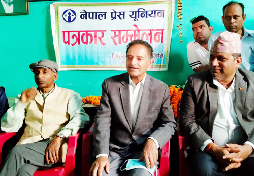 प्रधानमन्त्रीले पदबाट राजिनामा दिएर मुलुकलाई संकटबाट निकास दिनुपर्छ : काँग्रेस नेता सिटौला
