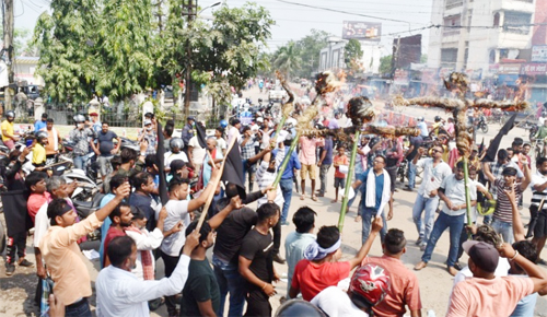 जसपा अध्यक्ष उपेन्द्र यादवबिरुद्ध  आफ्नै कार्यकर्ताले गरे प्रदर्शन
