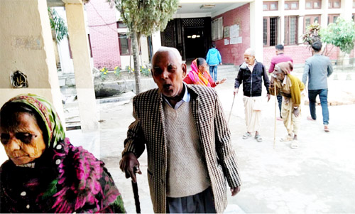 राजविराजमा अनलाइन प्रणालीबाट भत्ता बितरण गरिँदै 