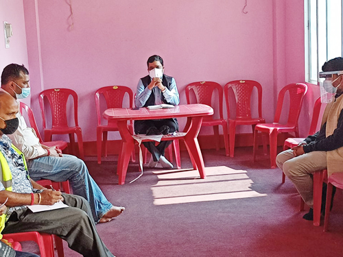 अक्सिजन व्यवस्थापनका लागि प्रादेशिक  अस्पताललाई पाँच/पाँच लाख : मन्त्री साह
