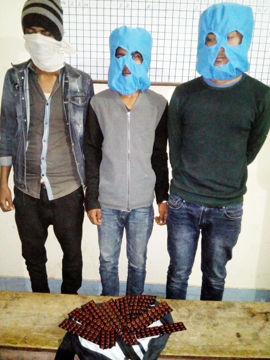 लागुऔषधसहित तीन पक्राउ