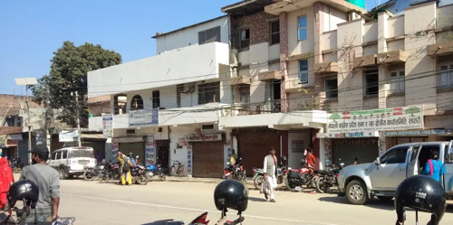 औषधी पसलमा अनुगमन टोली आएपछि धमाधम “सटर डाउन”