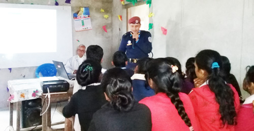 बालबालिकालाई अपराध बारे प्रहरीको सचेतना
