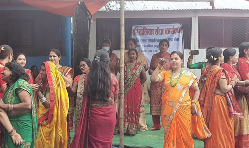 नाचगान गर्दै मनाइयो तीज 