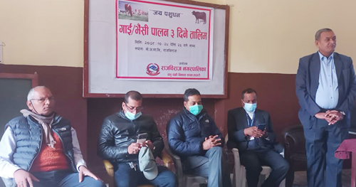 गाई÷भैंसी पालनमा युवाहरूलाई आकर्षित गराउनुपर्नेमा जोड 