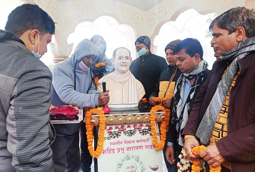स्थानिय निकाय कर्मचारी सहिद प्रभुको शालिकमा माल्यार्पण 