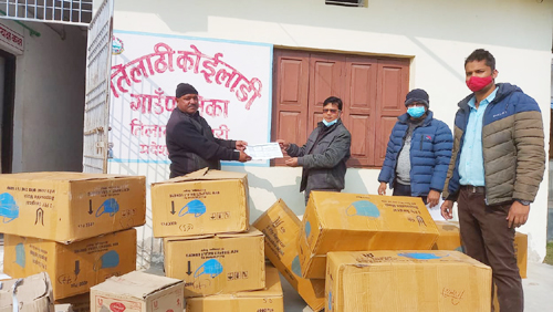 स्वास्थ्य संस्थालाई पिपिई किट प्रदान