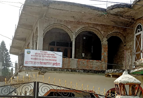 दुई कर्मचारीले दुई जिल्ला धान्दै