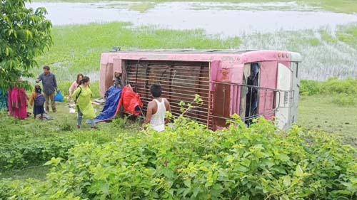 बस दुर्घटनामा एक महिला यात्रुको मृत्यु, ११ जना घाइते