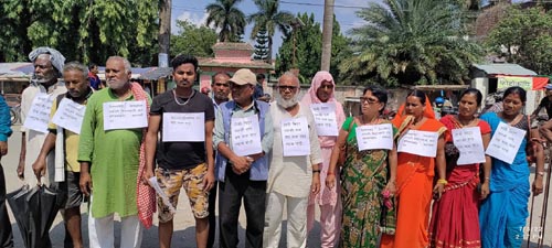मिटरब्याजी साहलाई पक्राउ गर्न माग गर्दै  जिल्ला प्रहरी कार्यालय अगाडी नाराबाजी 