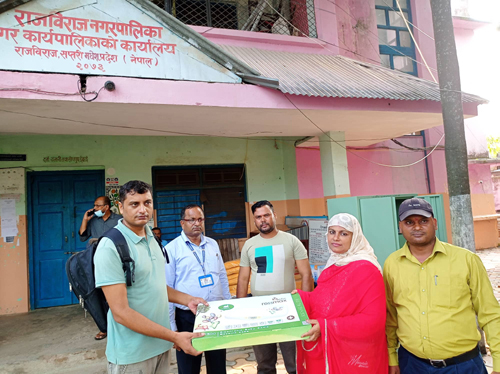 स्वास्थ्य चौकी र शहरी क्लिनीकलाई औषधी तथा विद्युतीय उपकरणहरु प्रदान 
