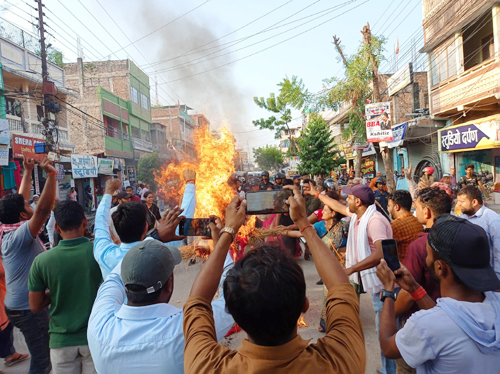 जसपाद्वारा राष्ट्रपतिको पुतला दहन 