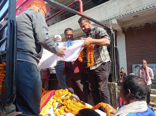 बरिष्ठ पत्रकार भट्टराईको अन्तिम बिदाई, पत्रकार महासंघद्वारा झण्डा ओढाएर सम्मान 