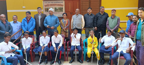 विद्यालय भवनको मर्मत सम्भारका साथै द्रिष्टिविहिन बालबालिकालाई शैक्षिक सामाग्रि प्रदान
