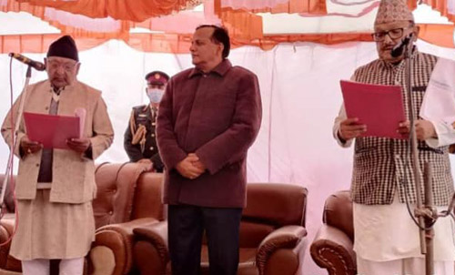 ज्येष्ठ सदस्य न्यौपानेलाई शपथ 