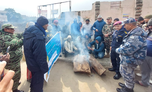 प्रशासनले दाउरा बाल्ने प्रबन्ध मिलाउँदै
