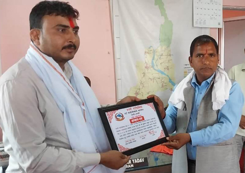 रुपनी गाउँपालिकाद्वारा विद्यालय व्यवस्थापन  समिति महासंघका नवमहासचिव ठाकुर सम्मानित 