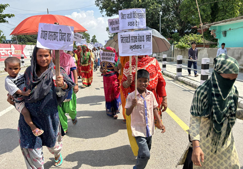 एमाले र अध्यक्ष ओली बिरुद्ध मिटरब्याजी पीडितद्वारा प्रदर्शन