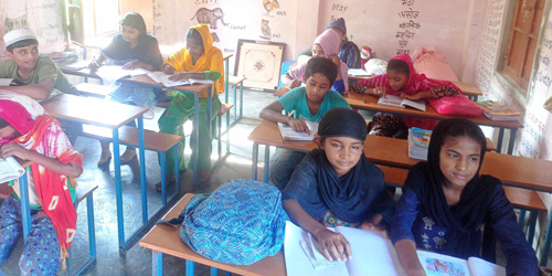 शिक्षकको तलब ८ बाट ५ हजारमा  झर्ने भएपछि मदरसामा विवाद 