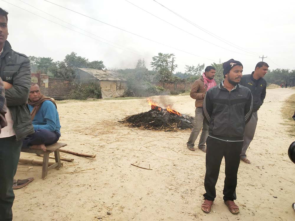 बञ्चरो प्रहारबाट गाउँपालिका कर्मचारीको हत्या, बिरोधमा चक्काजाम एवं प्रदर्शन