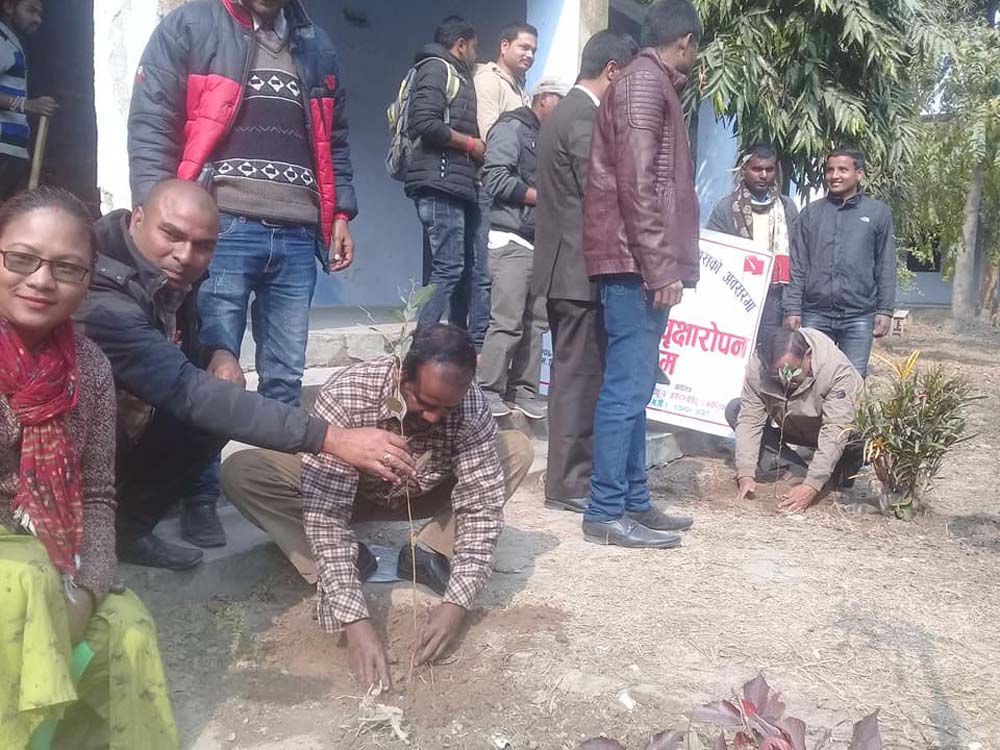 लोकेन्द्र स्मृतीमा रक्तदान र बृक्षारोपन